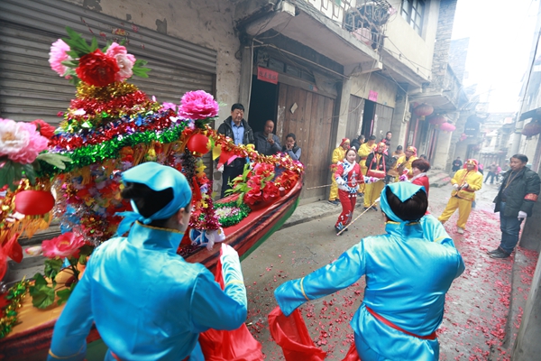 �׺Ӻӽ����״�������[�t��һ�l����