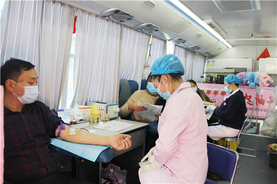 “讓愛暖冬”無(wú)償獻(xiàn)血活動(dòng)走進(jìn)白河縣中廠鎮(zhèn)同心社區(qū)