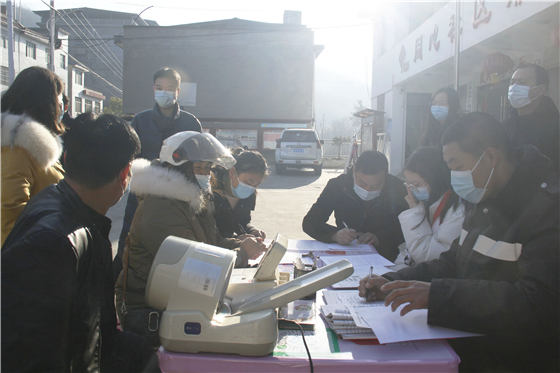 “讓愛暖冬”無(wú)償獻(xiàn)血活動(dòng)走進(jìn)白河縣中廠鎮(zhèn)同心社區(qū)