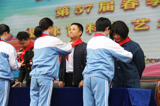 關(guān)心公益 感恩奉獻(xiàn) ——我站職工參加市一小春季運(yùn)動會暨體育科技藝術(shù)節(jié)開幕式