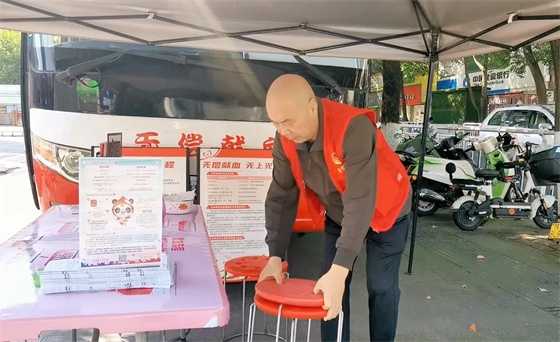 安康李軍，18年獻(xiàn)出“10”個自己……