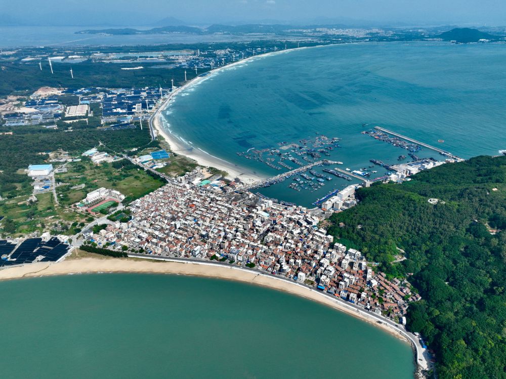 這是2024年10月16日拍攝的福建省漳州市東山縣澳角村（無人機(jī)照片）。新華社記者姜克紅攝