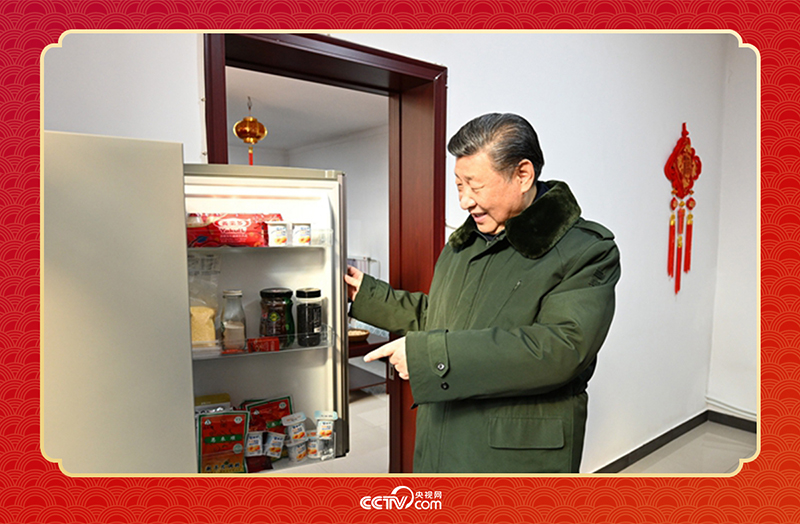 2024年春節(jié)前夕，習(xí)近平總書記在天津第六埠村考察時(shí)，走進(jìn)村民杜洪剛家看望。