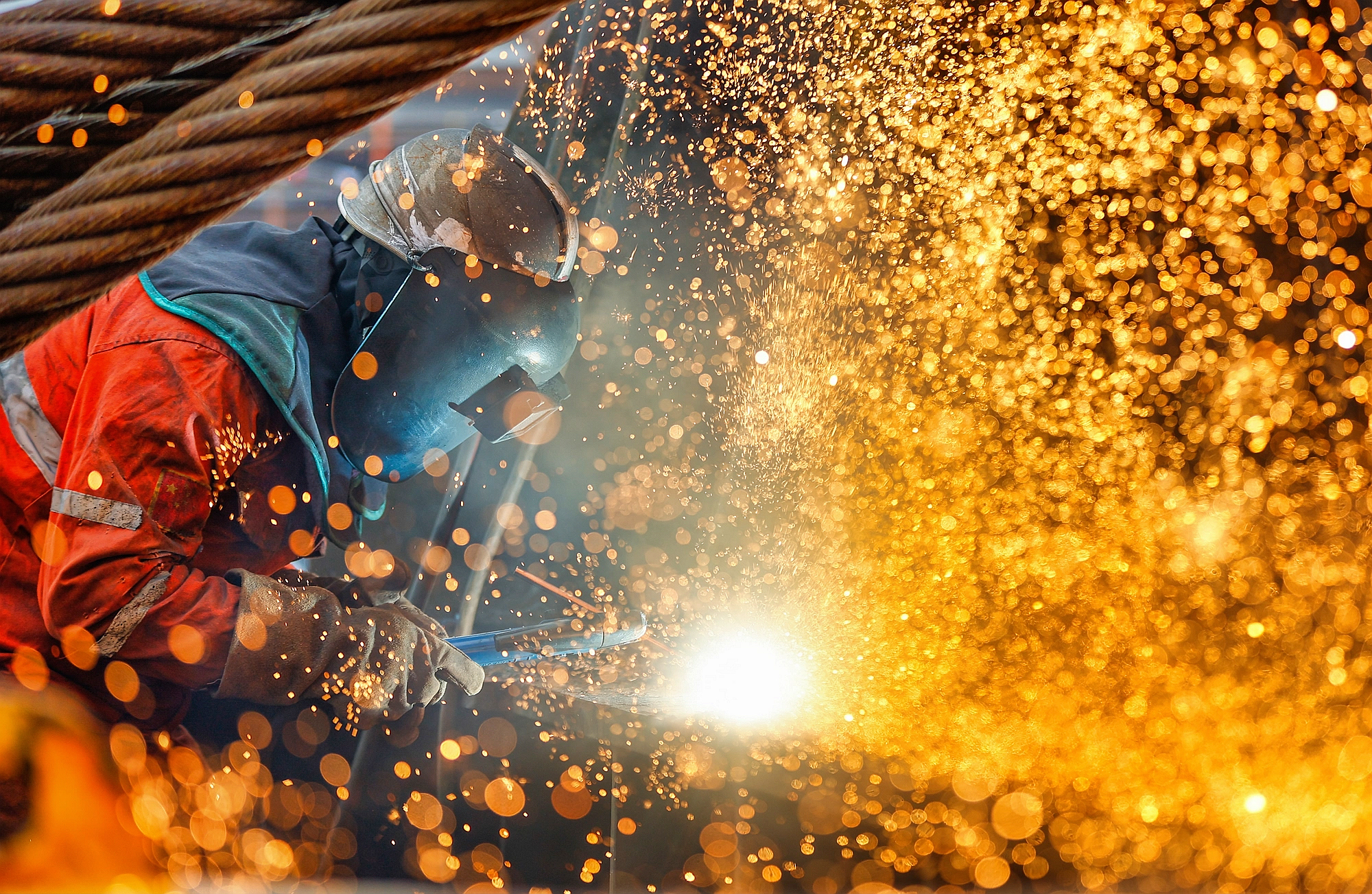 △ 2026年1月29日，在天津市濱海新區(qū)，海上油氣平臺建設(shè)工人進(jìn)行現(xiàn)場施工。